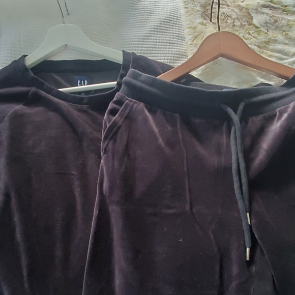 Gap M black velour set - Picture 5 of 5